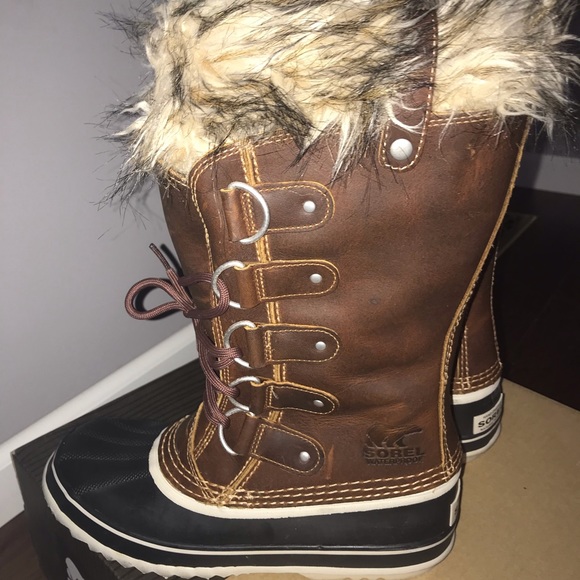 Sorel Shoes - Sorel Leather Joan of Arctic Boots in Dk Br Size 9